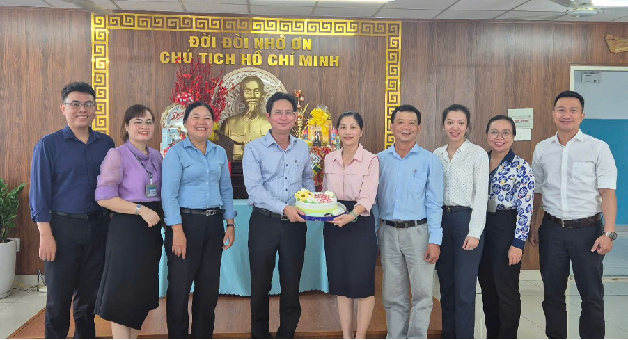 QUẬN ỦY, UỶ BAN NHÂN DÂN, CÁC BAN NGÀNH ĐOÀN THỂ QUẬN TÂN BÌNH THĂM VÀ CHÚC MỪNG TRUNG TÂM Y TẾ NHÂN NGÀY THẦY THUỐC VIỆT NAM