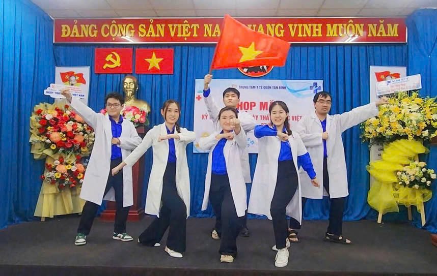 TRUNG TÂM Y TẾ QUẬN TÂN BÌNH TỔ CHỨC  HỌP MẶT  KỶ NIỆM 70 NĂM NGÀY THẦY THUỐC VIỆT NAM  (27/02/1955 - 27/02/2025)