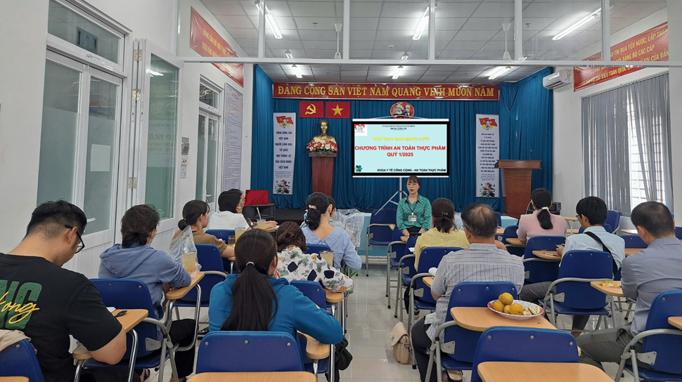 Tập huấn nghiệp vụ chuyên môn về công tác quản lý an toàn thực phẩm cho viên chức phụ trách chương trình tại 15 Trạm Y tế phường