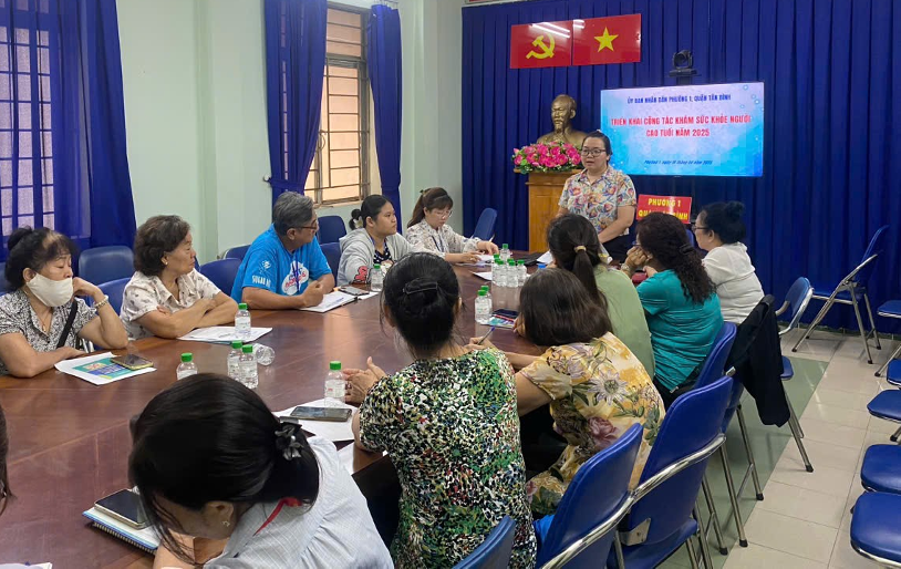 PHƯỜNG 1 TỔ CHỨC HỌP GIAO BAN CỘNG TÁC VIÊN SỨC KHOẺ CỘNG ĐỒNG QUÝ II VÀ TRIỂN KHAI KHÁM SỨC KHOẺ NGƯỜI CAO TUỔI TRÊN ĐỊA BÀN PHƯỜNG NĂM 2025