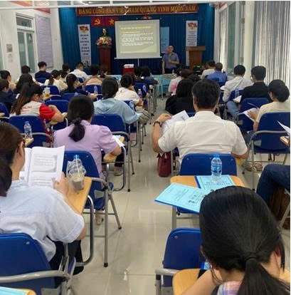 TRUNG TÂM Y TẾ QUẬN TÂN BÌNH TỔ CHỨC TẬP HUẤN  CHĂM SÓC NÂNG CAO SỨC KHỎE  NGƯỜI LAO ĐỘNG PHÒNG CHỐNG BỆNH NGHỀ NGHIỆP NĂM 2025