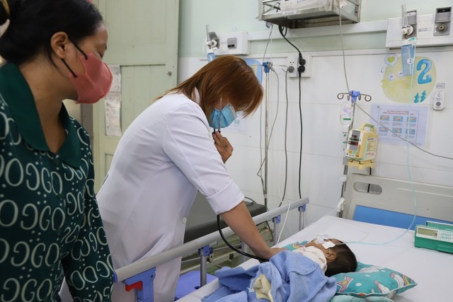 Bệnh truyền nhiễm gia tăng ở phía Nam, sởi và sốt xuất huyết diễn biến phức tạp