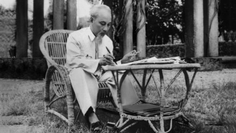 MẨU CHUYỆN: GIẢN DỊ VÀ TIẾT KIỆM