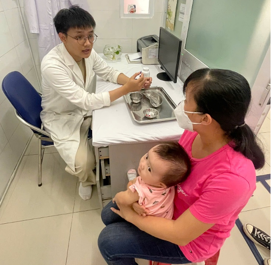 TRẠM Y TẾ PHƯỜNG 3 TỔ CHỨC CHIẾN DỊCH CHO TRẺ TỪ 6 ĐẾN DƯỚI 36 THÁNG BỔ SUNG VITAMIN A LIỀU CAO ĐỢT 1 NĂM 2025