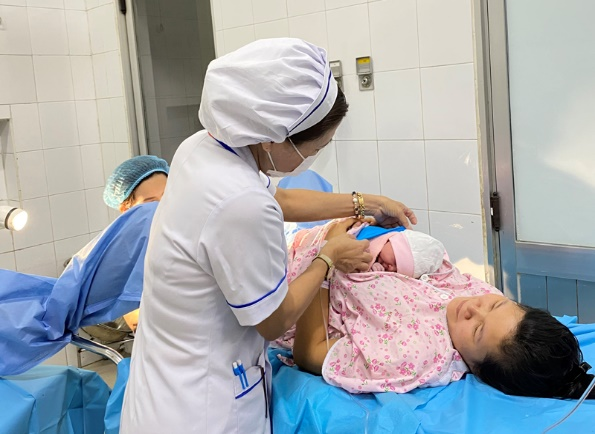 KHÔNG NÊN SINH CON THEO PHONG TRÀO  “THUẬN THEO TỰ NHIÊN”