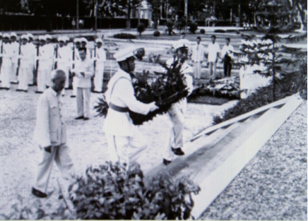 Mẩu chuyện Bác Hồ: "Tấm lòng của Bác Hồ với thương binh liệt sĩ"