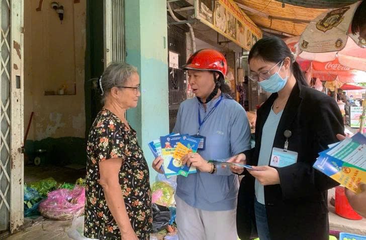 PHƯỜNG TÂN BÌNH TỔ CHỨC PHUN HÓA CHẤT XỬ LÝ Ổ DỊCH  SỐT XUẤT HUYẾT TRONG THÁNG CAO ĐIỂM PHÒNG CHỐNG DỊCH BỆNH NĂM 2025