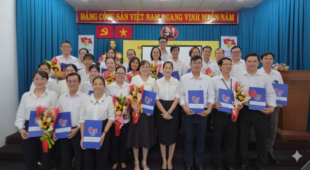 TRUNG TÂM Y TẾ KHU VỰC TÂN BÌNH BỔ NHIỆM LÃNH ĐẠO CÁC KHOA, PHÒNG VÀ TRẠM Y TẾ SAU KHI ĐỔI TÊN VÀ TỔ CHỨC LẠI TRẠM Y TẾ