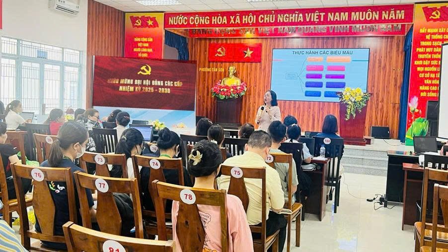 PHƯỜNG TÂN SƠN TỔ CHỨC TẬP HUẤN TRIỂN KHAI KIỂM TRA TIỀN SỬ VÀ TIÊM CHỦNG BÙ LIỀU CHO TRẺ NHẬP HỌC TẠI CÁC CƠ SỞ GIÁO DỤC MẦM NON, TIỂU HỌC NĂM HỌC 2025 – 2026