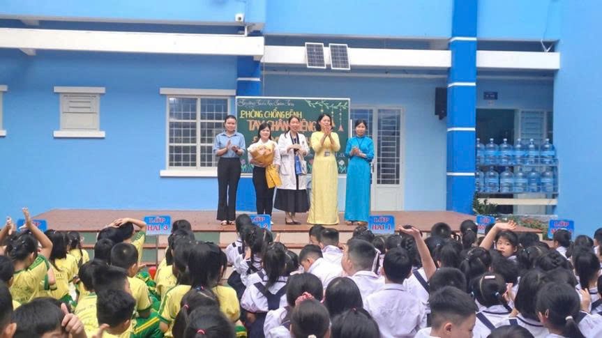 Trạm y tế phường Tân Sơn đẩy mạnh hoạt động truyền thông phòng, chống dịch bệnh trong trường học