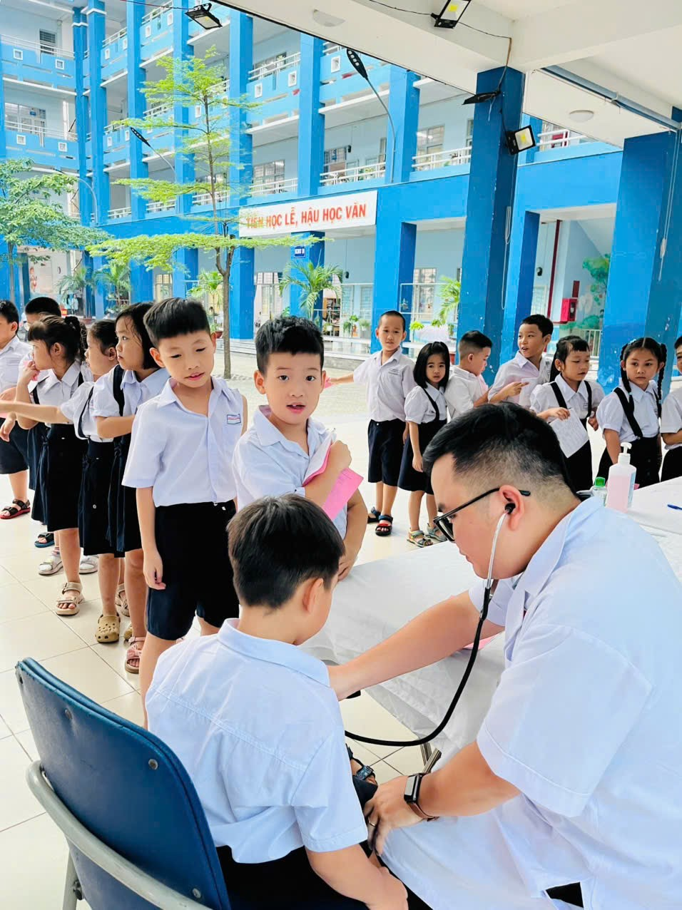 PHƯỜNG TÂN SƠN  THỰC HIỆN TIÊM BỔ SUNG VẮC XIN BẠCH HẦU - UỐN VÁN (Td)   CHO HỌC SINH LỚP 2 TẠI TRƯỜNG HỌC TRÊN ĐỊA BÀN PHƯỜNG