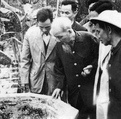 MẨU CHUYỆN BÁC HỒ: "HỒ CHÍ MINH VỚI BẢO VỆ MÔI TRƯỜNG"