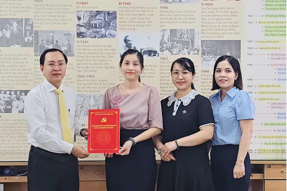 ĐẢNG UỶ PHƯỜNG TÂN BÌNH TRAO QUYẾT ĐỊNH THÀNH LẬP CHI BỘ TRẠM Y TẾ PHƯỜNG TÂN BÌNH