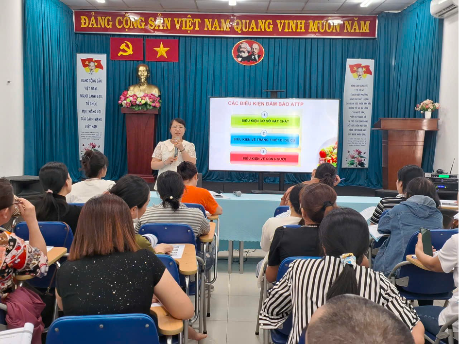 TRẠM Y TẾ PHƯỜNG TÂN BÌNH TỔ CHỨC LỚP “TẬP HUẤN KIẾN THỨC AN TOÀN THỰC PHẨM” THÁNG 3 NĂM 2026