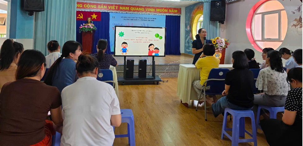 TRẠM Y TẾ PHƯỜNG TÂN BÌNH TỔ CHỨC TẬP HUẤN PHÒNG, CHỐNG DỊCH BỆNH TAY CHÂN MIỆNG CHO GIÁO VIÊN, NHÂN VIÊN TRƯỜNG MẦM NON 13