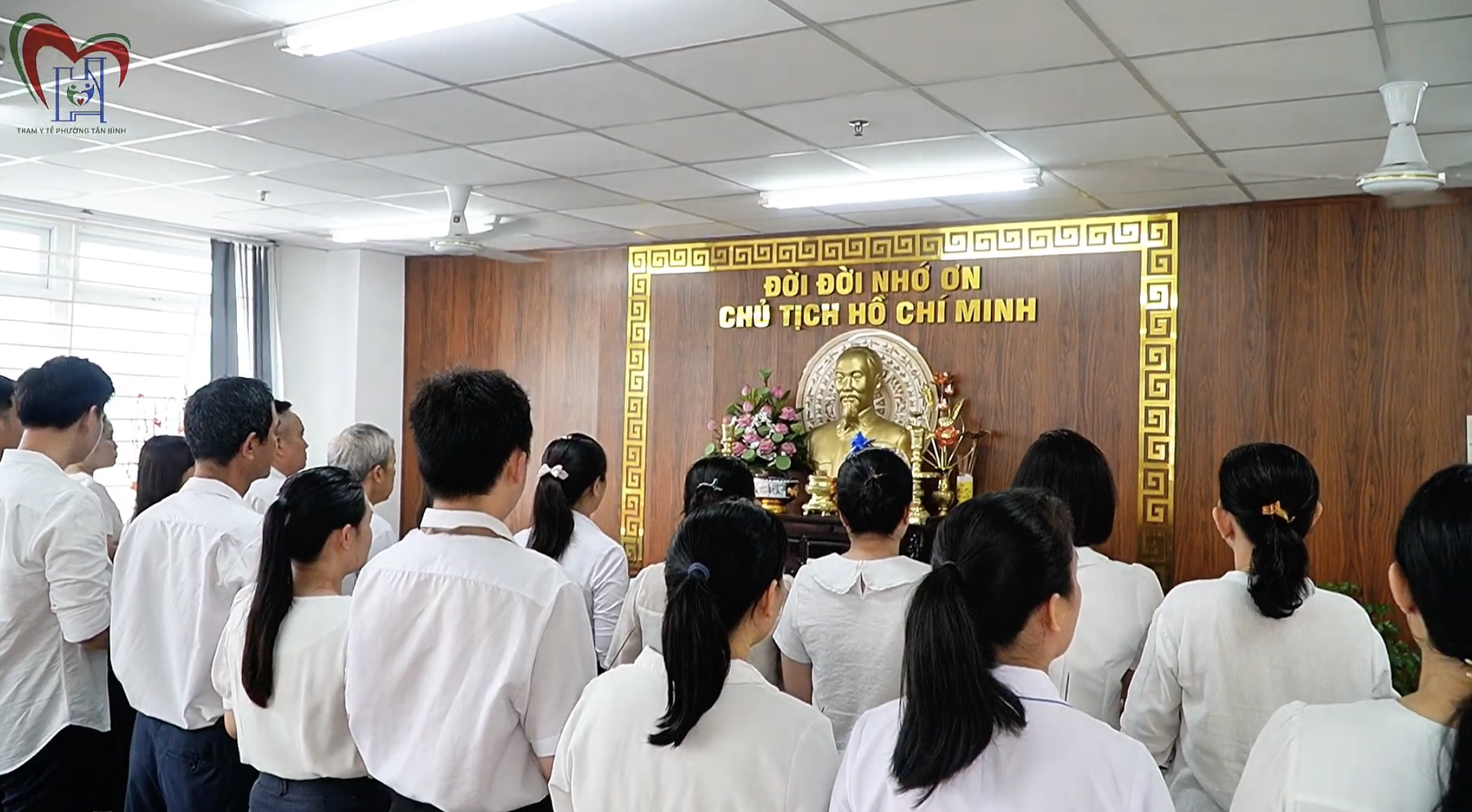 Trạm Y tế phường Tân Bình tổ chức Lễ dâng hương kỷ niệm 136 năm ngày sinh Chủ tịch Hồ Chí Minh