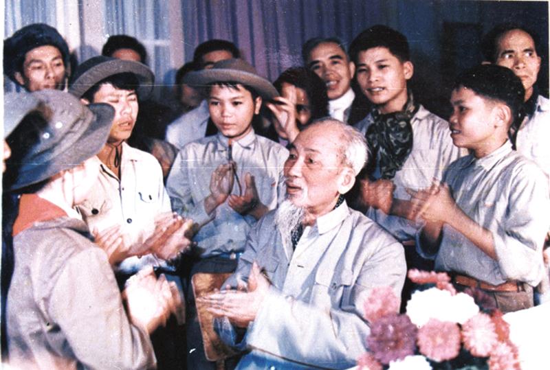 BÁC HỒ VỚI MIỀN NAM