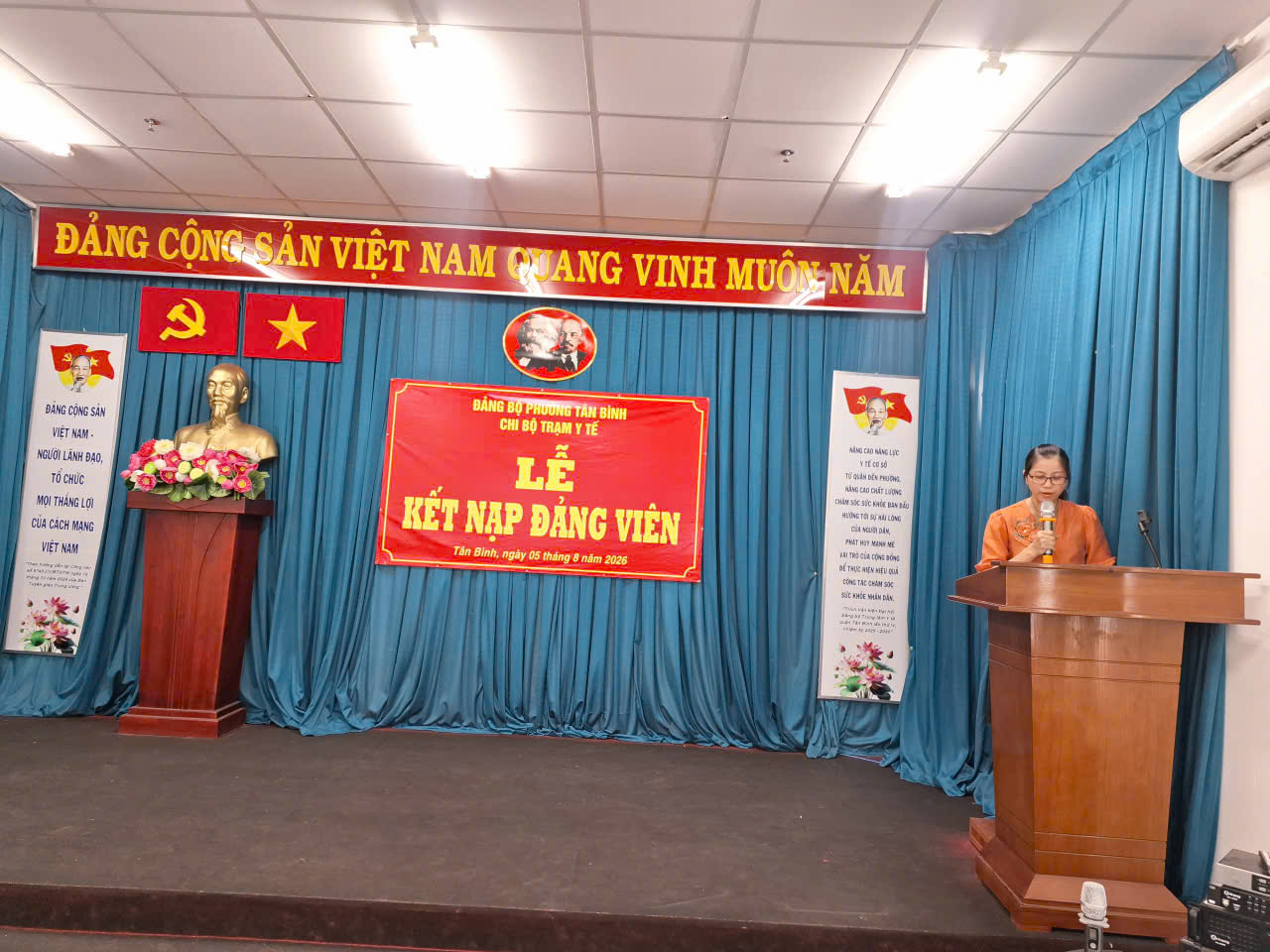 TRẠM Y TẾ PHƯỜNG TÂN BÌNH TỔ CHỨC KẾT NẠP ĐẢNG VIÊN