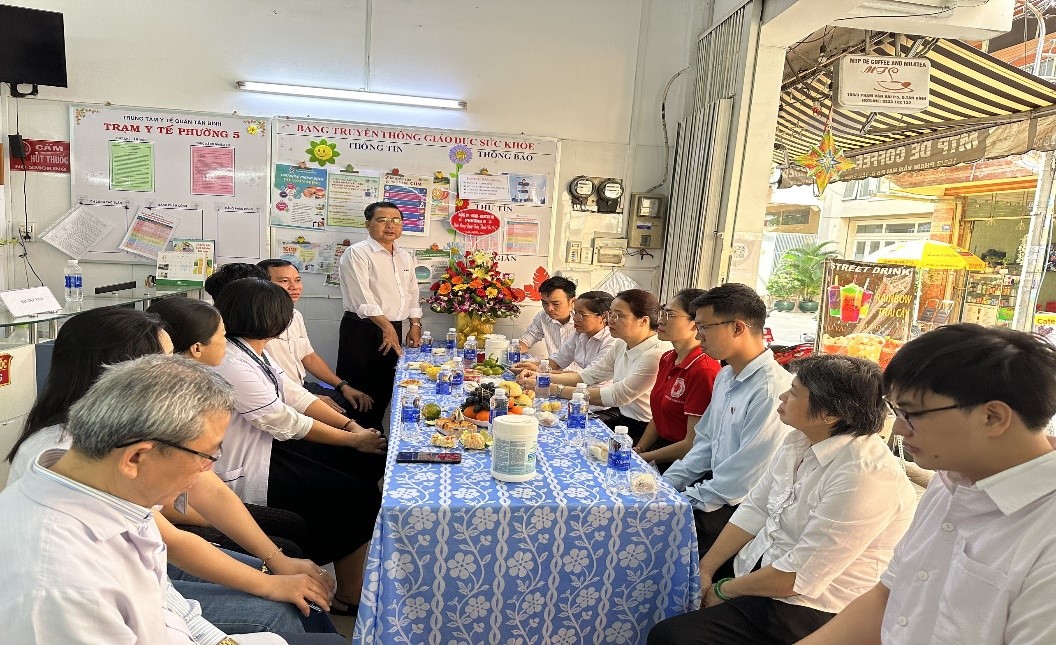 Lãnh đạo, các ban ngành đoàn thể Phường 5 đến thăm và chúc mừng đội ngũ y – bác sỹ tại Trạm Y tế phường nhân dịp ngày thầy thuốc Việt Nam 27/2  ​