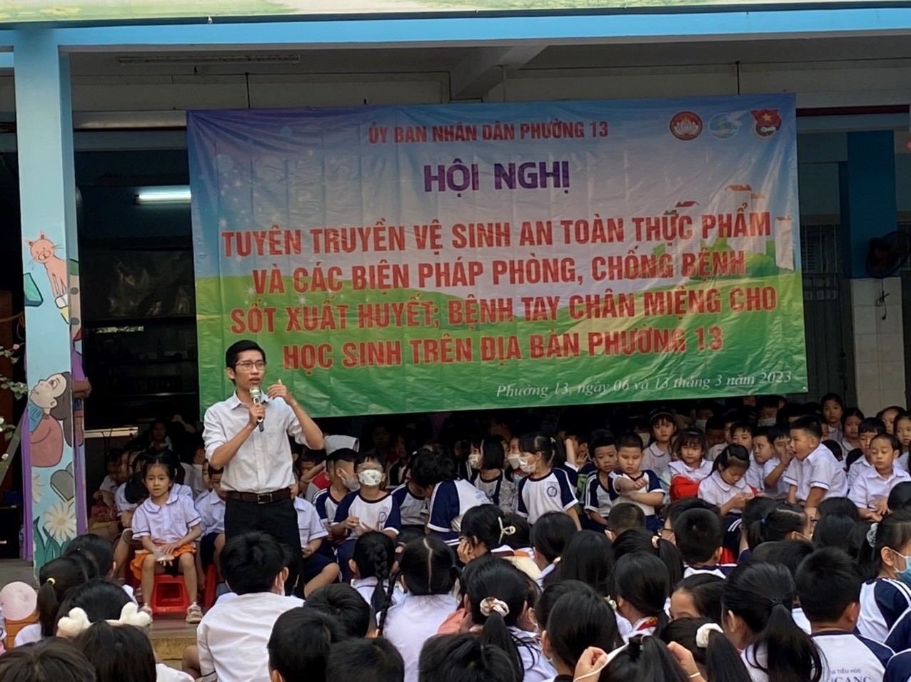 TRẠM Y TẾ PHƯỜNG 13 TUYÊN TRUYỀN VỆ SINH AN TOÀN THỰC PHẨM VÀ CÁC BIỆN PHÁP PHÒNG, CHỐNG BỆNH TAY CHÂN MIỆNG, SỐT XUẤT HUYẾT TẠI TRƯỜNG TIỂU HỌC SƠN CANG