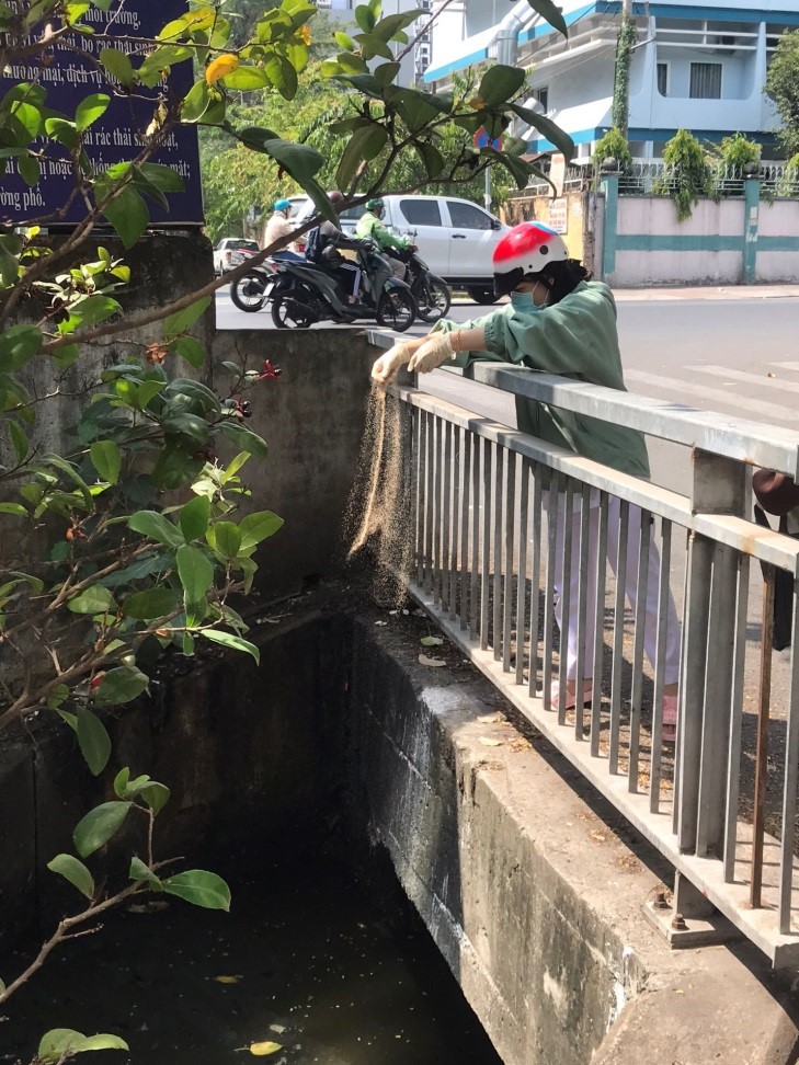 TRẠM Y TẾ PHƯỜNG 2 THỰC HIỆN GIÁM SÁT ĐIỂM NGUY CƠ  PHÒNG BỆNH SỐT XUẤT HUYẾT