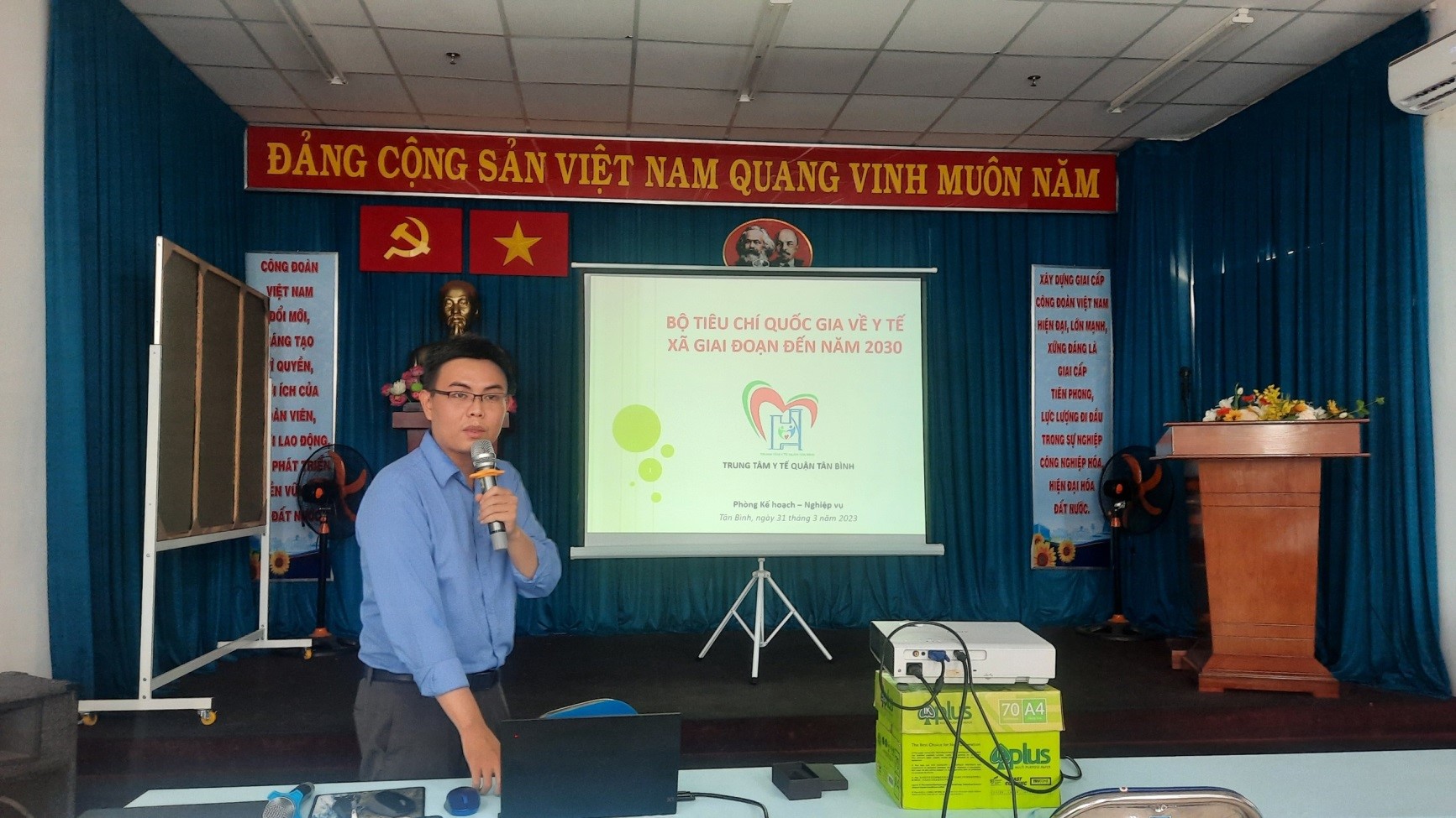 TRUNG TÂM Y TẾ QUẬN TÂN BÌNH TỔ CHỨC TẬP HUẤN TRIỂN KHAI  BỘ TIÊU CHÍ QUỐC GIA VỀ Y TẾ XÃ GIAI ĐOẠN ĐẾN NĂM 2030  THEO QUYẾT ĐỊNH SỐ 1300/QĐ-BYT CỦA BỘ Y TẾ