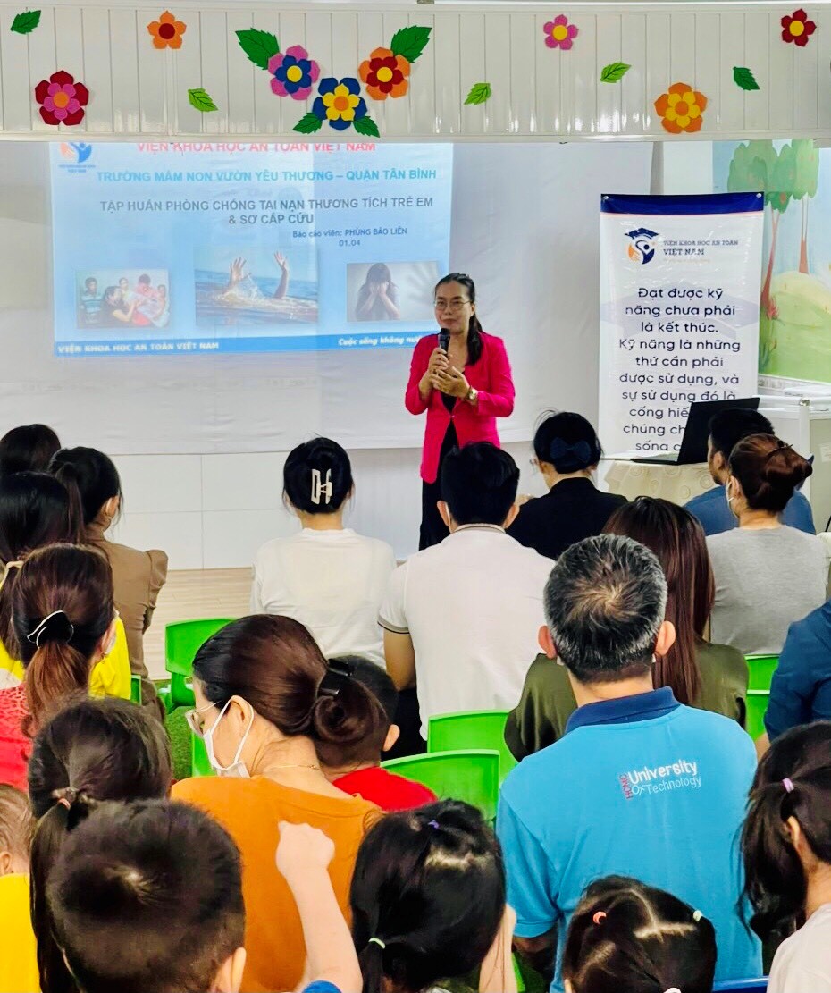 TẬP HUẤN PHÒNG CHỐNG TAI NẠN, THƯƠNG TÍCH TRẺ EM  VÀ SƠ CẤP CỨU TẠI TRƯỜNG MẦM NON VƯỜN YÊU THƯƠNG PHƯỜNG 11, QUẬN TÂN BÌNH