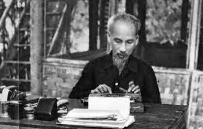 Mẫu chuyện “BÁC PHẢI LÀM VIỆC NHIỀU THÌ MIỀN NAM MAU THỐNG NHẤT”