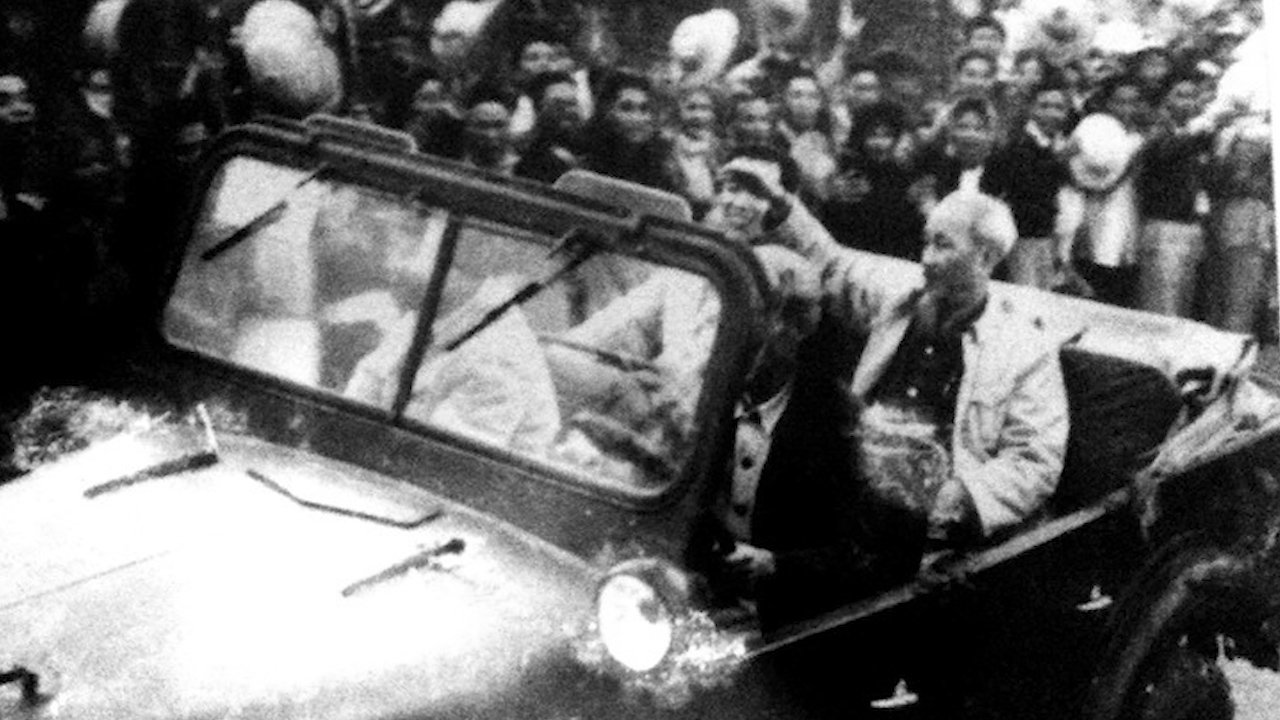 "Gương mẫu tôn trọng luật lệ giao thông" của Bác