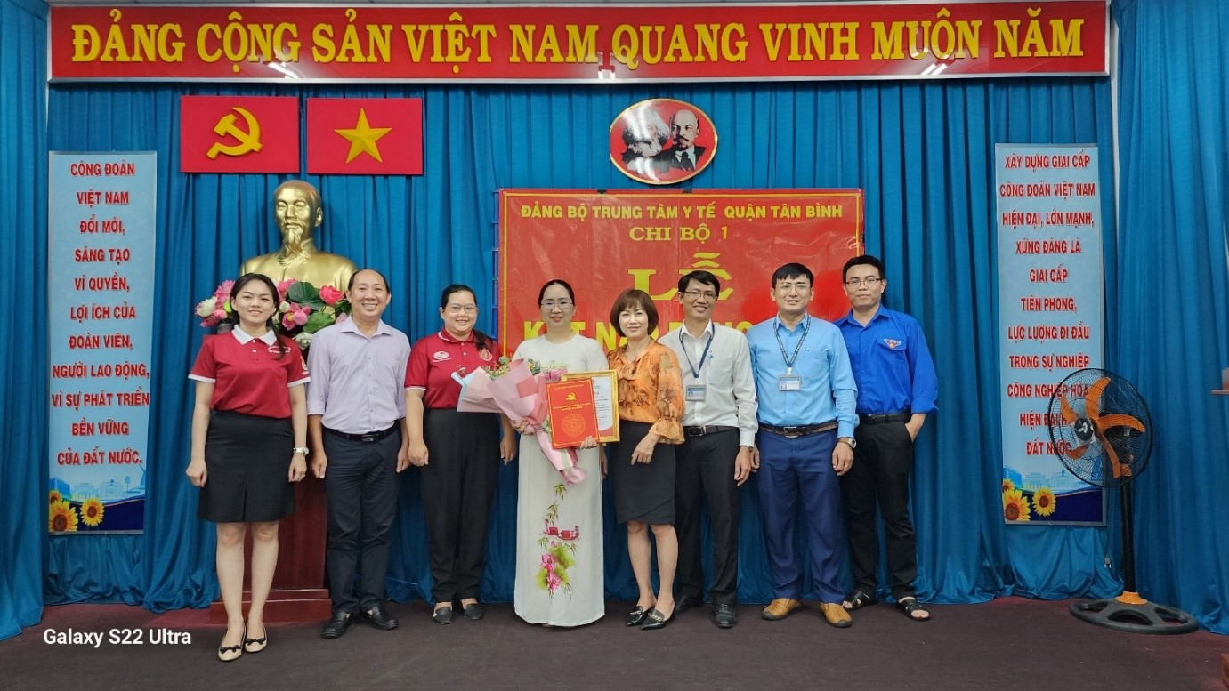 Tổ chức lễ kết nạp đảng cho chiến sĩ tình nguyện “Kỳ nghỉ hồng”