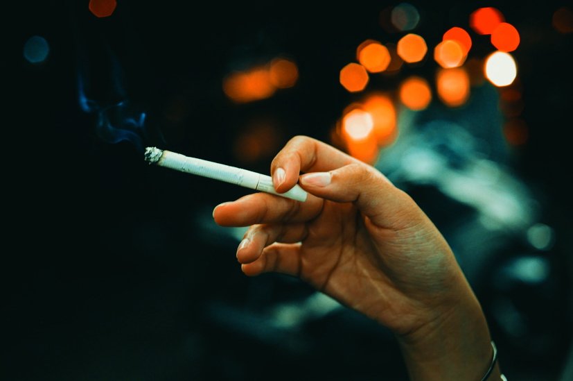 Trẻ còi cọc, viêm tai giữa, suyễn… do hút thuốc lá thụ động