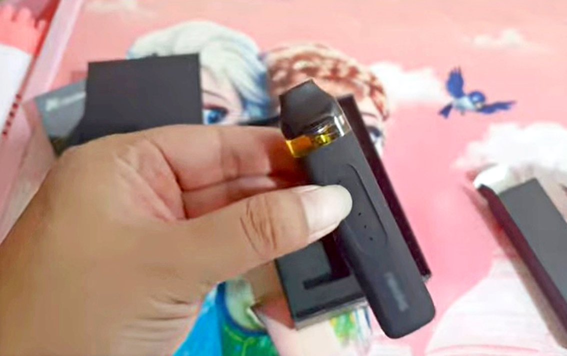 Thuốc lá điện tử “ngụy trang” bút viết, son môi tấn công học sinh