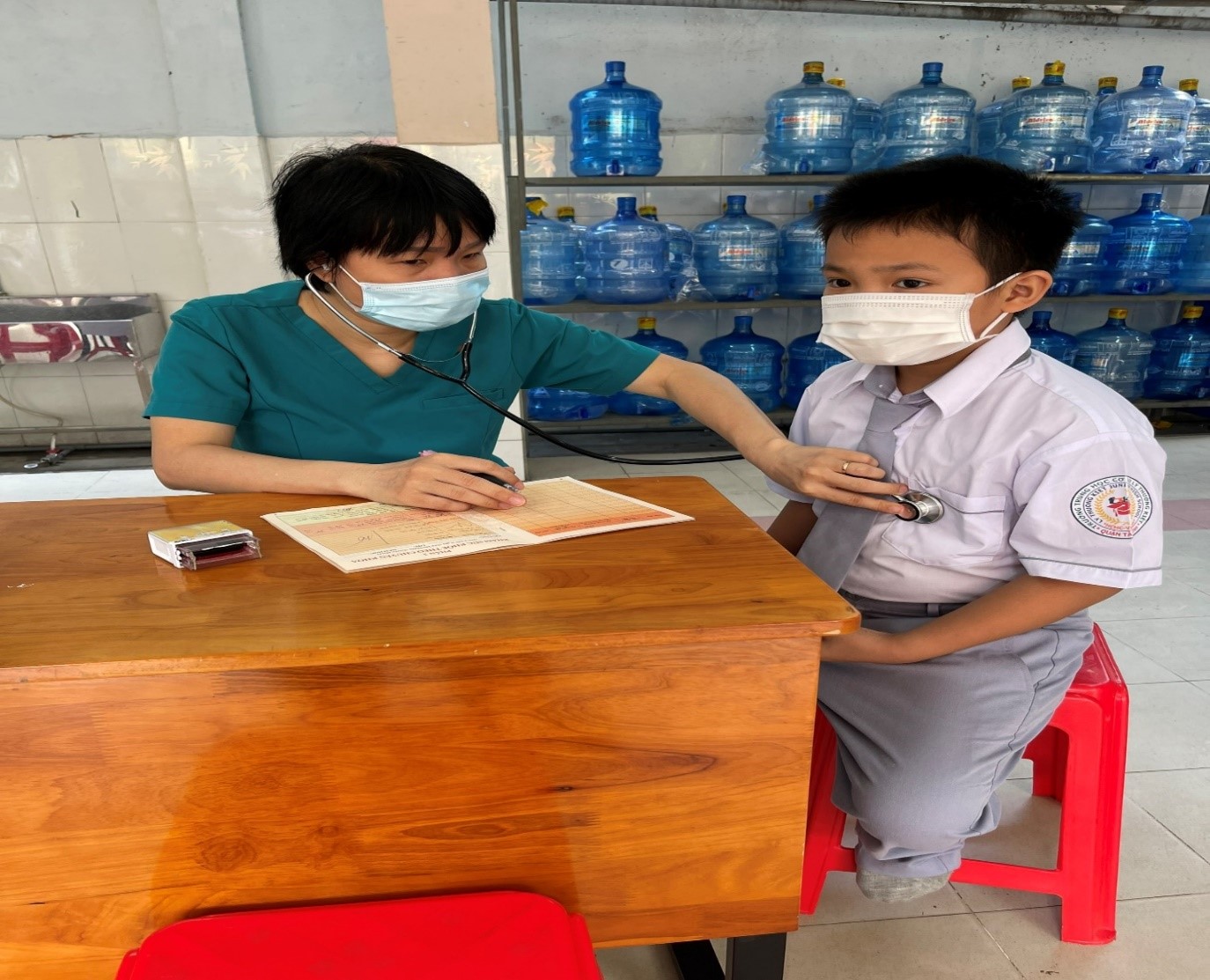 TRẠM Y TẾ PHƯỜNG 9 PHỐI HỢP CÁC TRƯỜNG HỌC KHÁM SỨC KHỎE CHO HỌC SINH