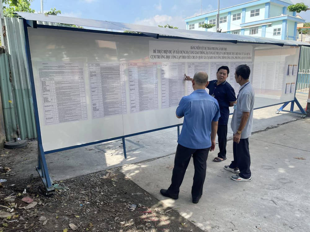 Niêm yết phương án hỗ trợ người dân tại khu đất công cộng phường 6, Tân Bình