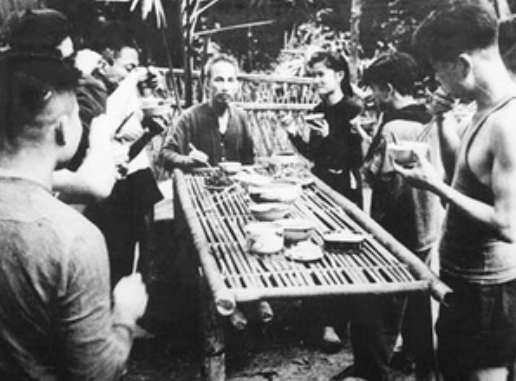 Bữa cơm kháng chiến