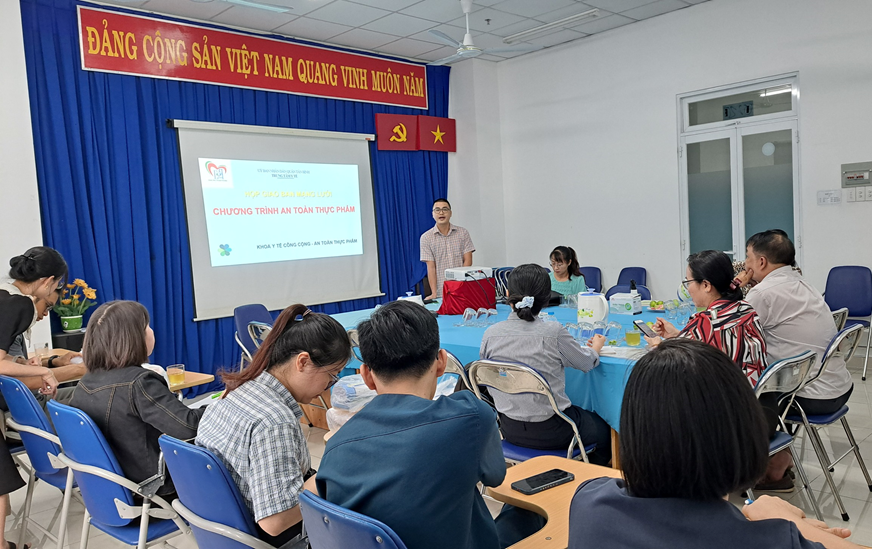 Tập huấn nghiệp vụ chuyên môn về công tác quản lý an toàn thực phẩm cho cán bộ phụ trách chương trình của trạm y tế phường