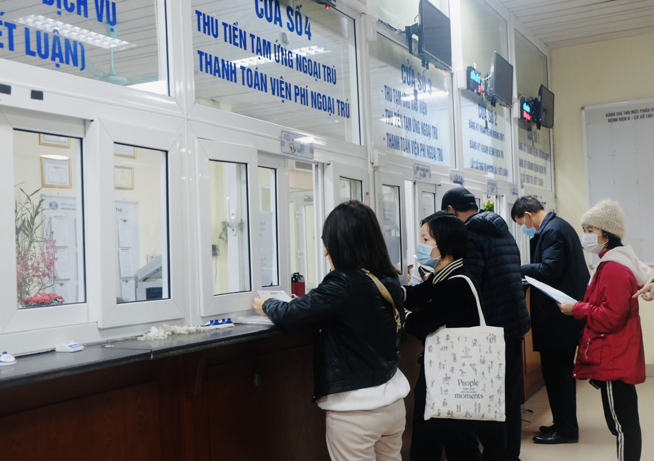 Từ nay người dân đi khám, chữa bệnh không cần mang thẻ BHYT