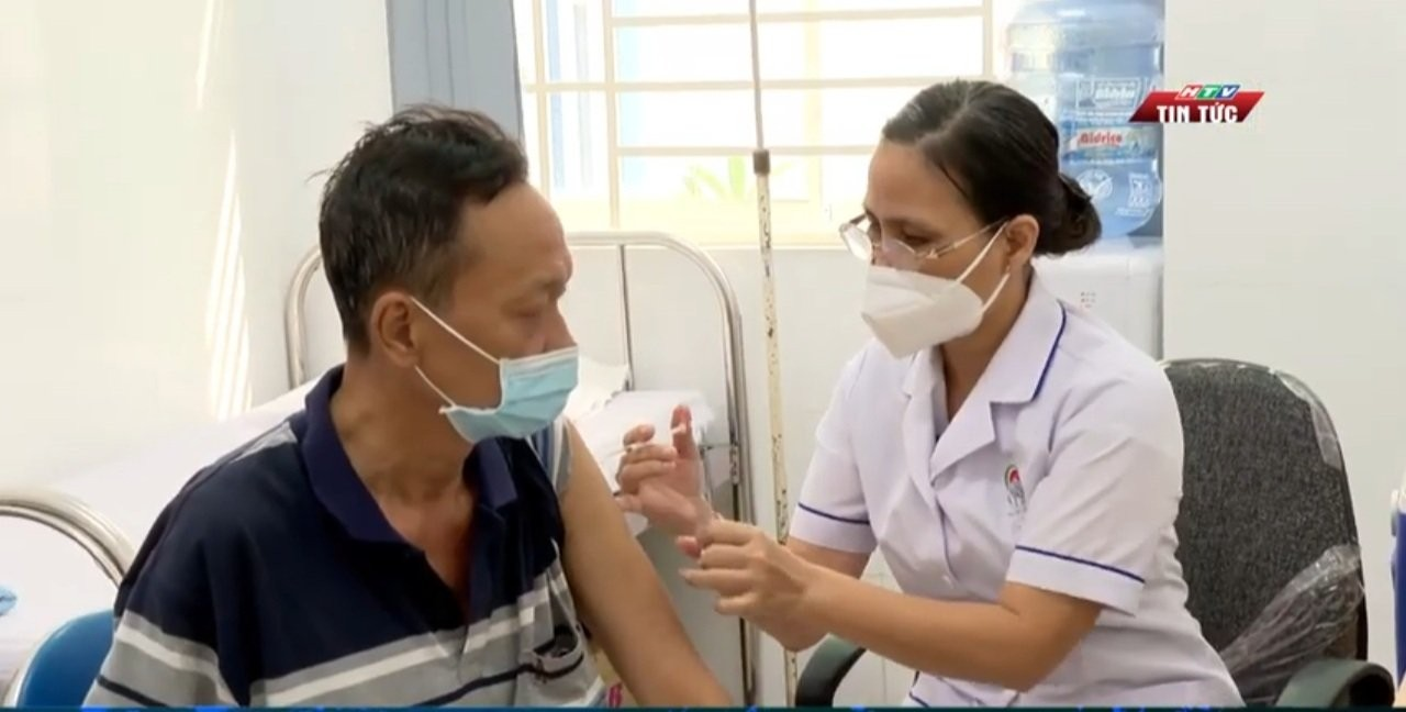 NGƯỜI LỚN CÓ CẦN TIÊM CHỦNG VẮC XIN ĐỂ PHÒNG BỆNH