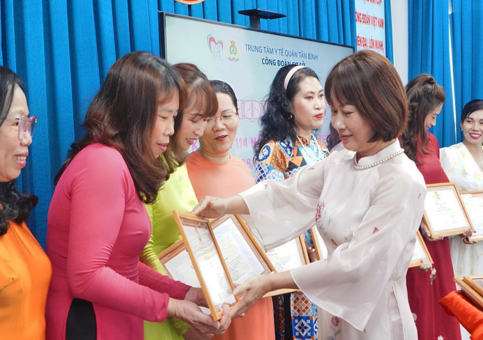 CĐCS TRUNG TÂM Y TẾ TỔ CHỨC CÁC HOẠT ĐỘNG  KỶ NIỆM 114 NĂM NGÀY QUỐC TẾ PHỤ NỮ 8-3