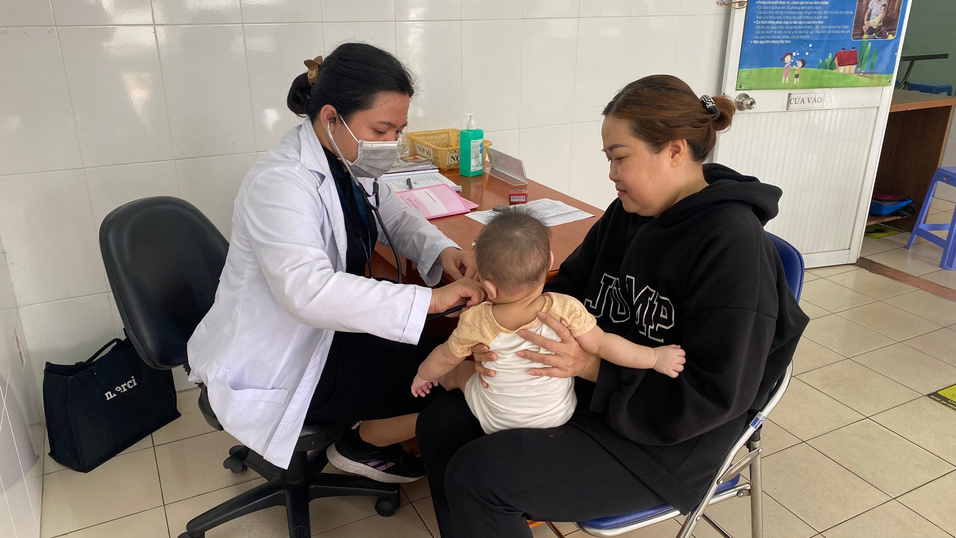 SỰ CẦN THIẾT CỦA VIỆC KHÁM SỨC KHỎE ĐỊNH KỲ CHO TRẺ DƯỚI 24 THÁNG TUỔI