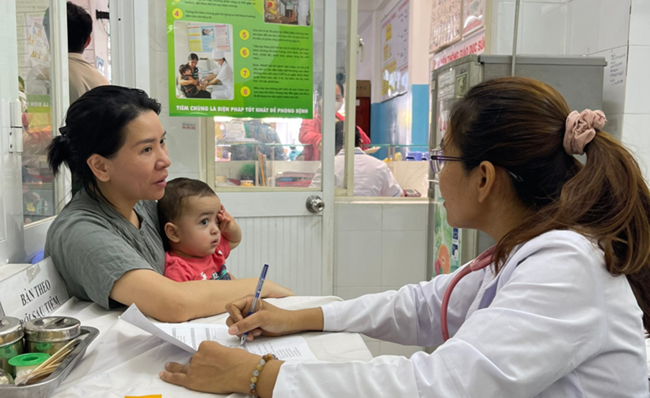 QUẬN TÂN BÌNH TỔ CHỨC KHÁM SỨC KHỎE ĐỊNH KỲ  CHO TRẺ EM DƯỚI 24 THÁNG TUỔI