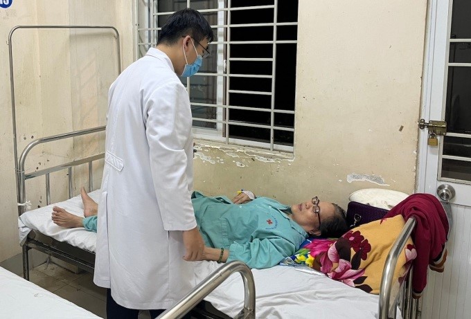 70 người nghi bị ngộ độc sau khi ăn bánh mì