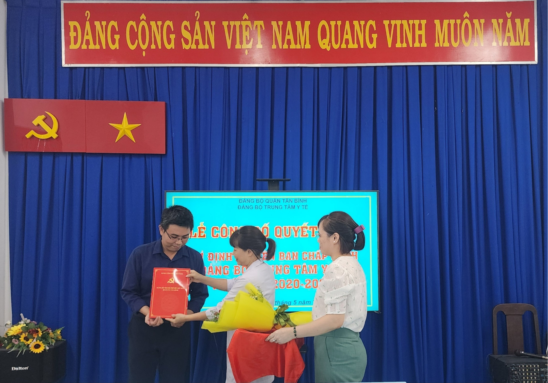 CÔNG BỐ QUYẾT ĐỊNH CHỈ ĐỊNH THAM GIA BAN CHẤP HÀNH ĐẢNG BỘ TRUNG TÂM Y TẾ QUẬN TÂN BÌNH NHIỆM KỲ 2020 - 2025
