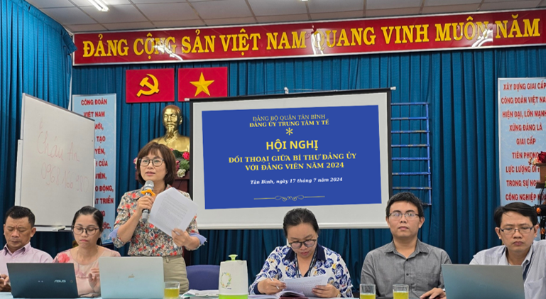 TRUNG TÂM Y TẾ TỔ CHỨC HOẠT ĐỘNG ĐỐI THOẠI GIỮA BÍ THƯ ĐẢNG ỦY - GIÁM ĐỐC VỚI ĐẢNG VIÊN,  VIÊN CHỨC, NGƯỜI LAO ĐỘNG